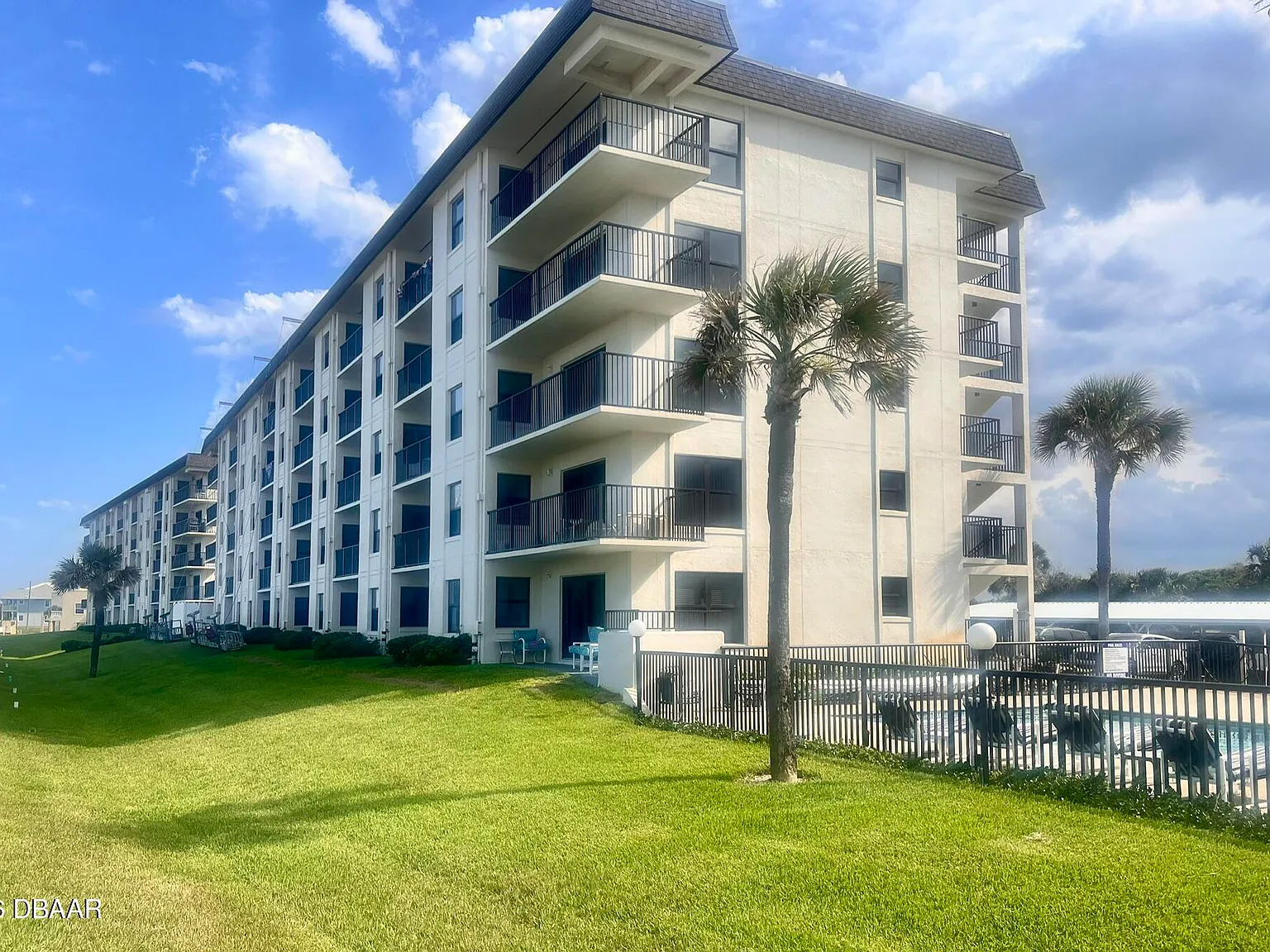 2 bed, 2.0 bath, 873 sqft, $2,200 — Photo 2