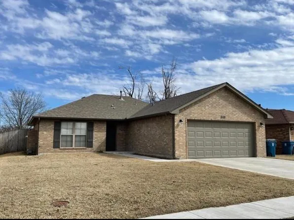 1108 Wilshire Dr, Newcastle, OK 73065