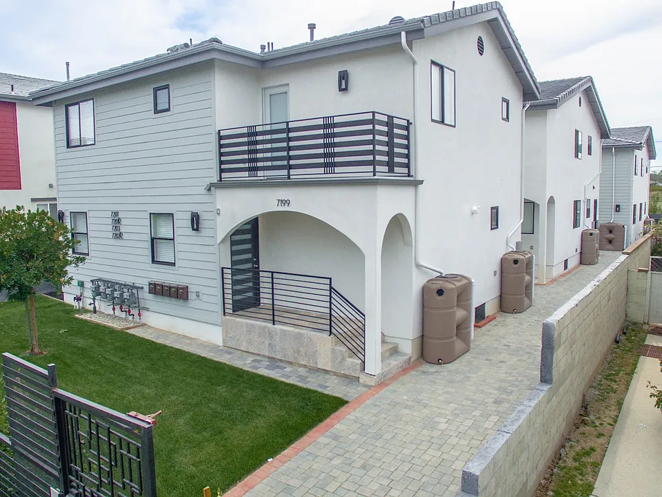 7199 S La Cienega Blvd #7203