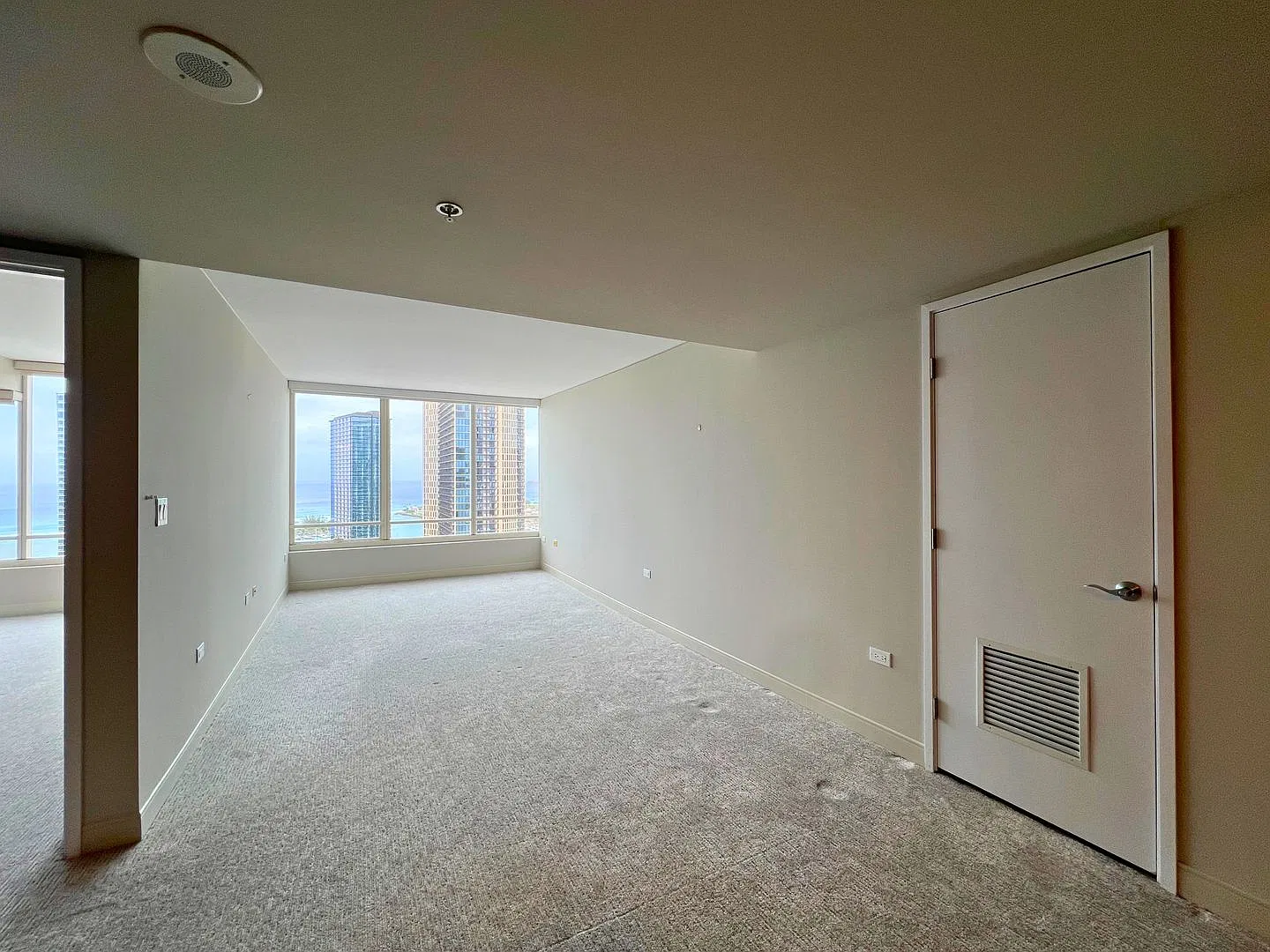 Live in the heart of Honolulu at Pacifica #3206 — Photo 3