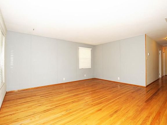 5th image of 2355 Amethyst Dr