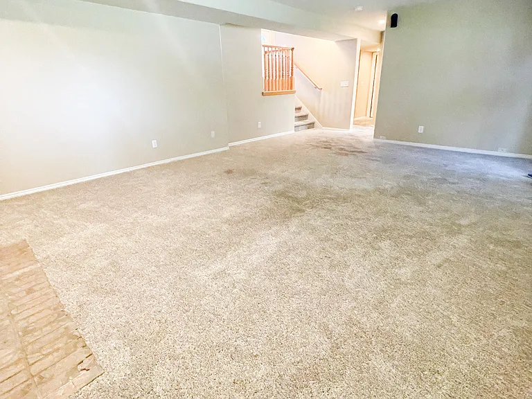 327 E Sandy Land Ln — Photo 9