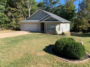586 Cherokee Rd, Lake Ozark, MO 65049