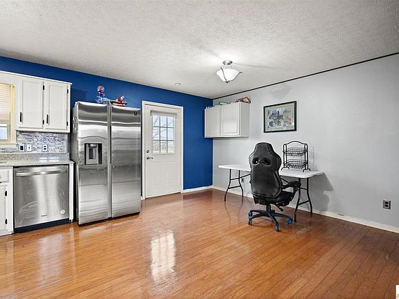 5th image of 909 Dripping Springs Rd