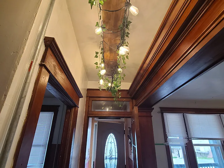 703 W Race St — Photo 8