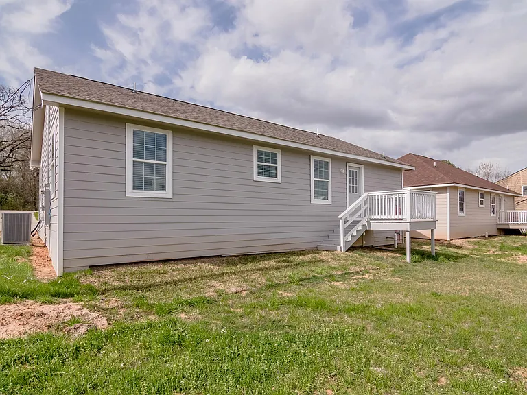 100 Shorewood Dr — Photo 23
