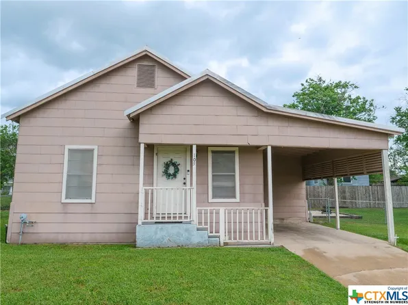 105 Lackey St, Cuero, TX 77954