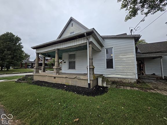3rd image of 102 W Main St