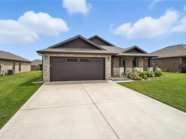 7543 Belmont Dr, Shawnee, KS 66227