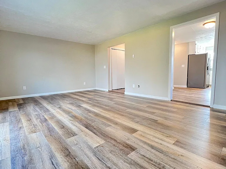 2549 NW Fairlawn St — Photo 10