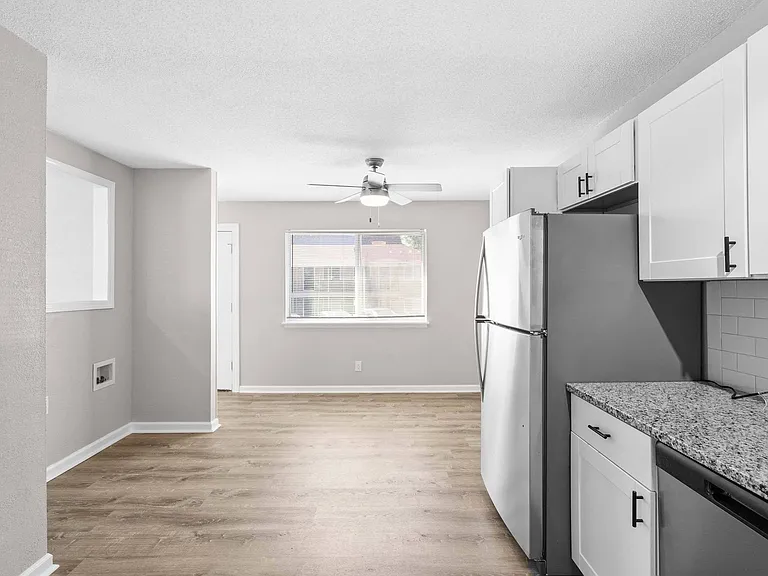 Stoneside Apartments — Photo 25
