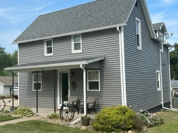 1010 Central St, Tama, IA 52339