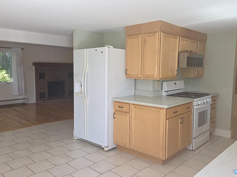171 N Main St #1 — Photo 2