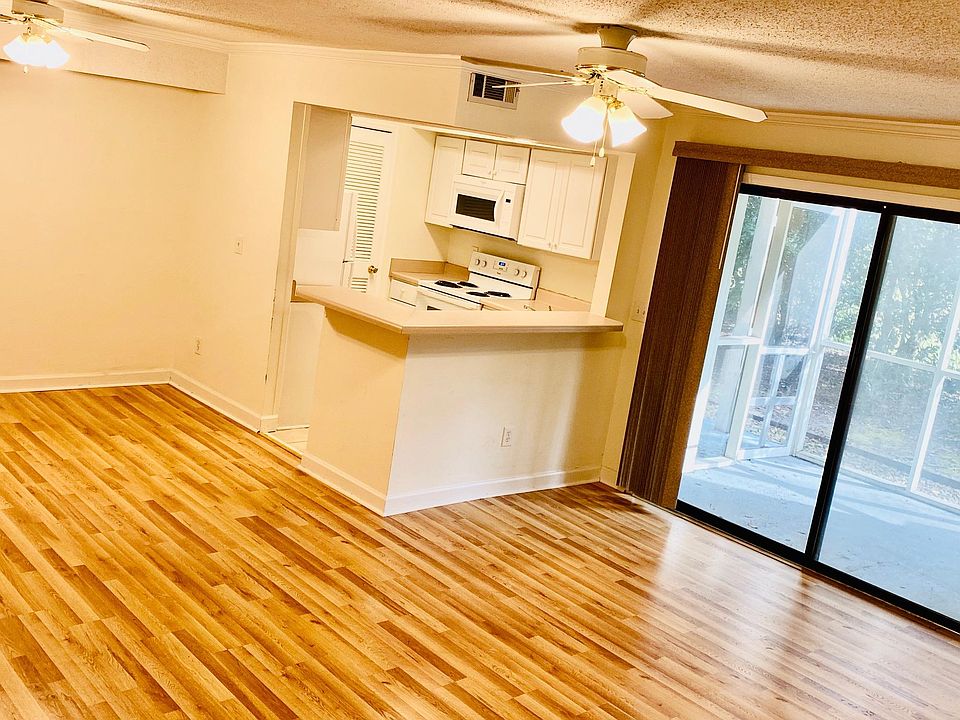 Open concept Living/Dining Room