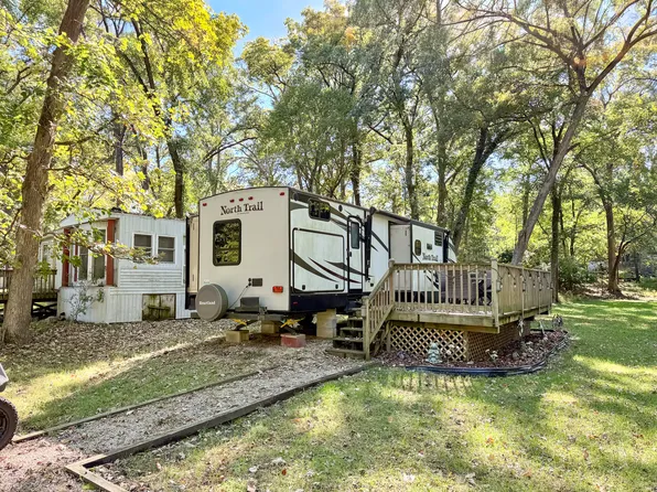 16/129 Woodhaven Dr E, Sublette, IL 61367