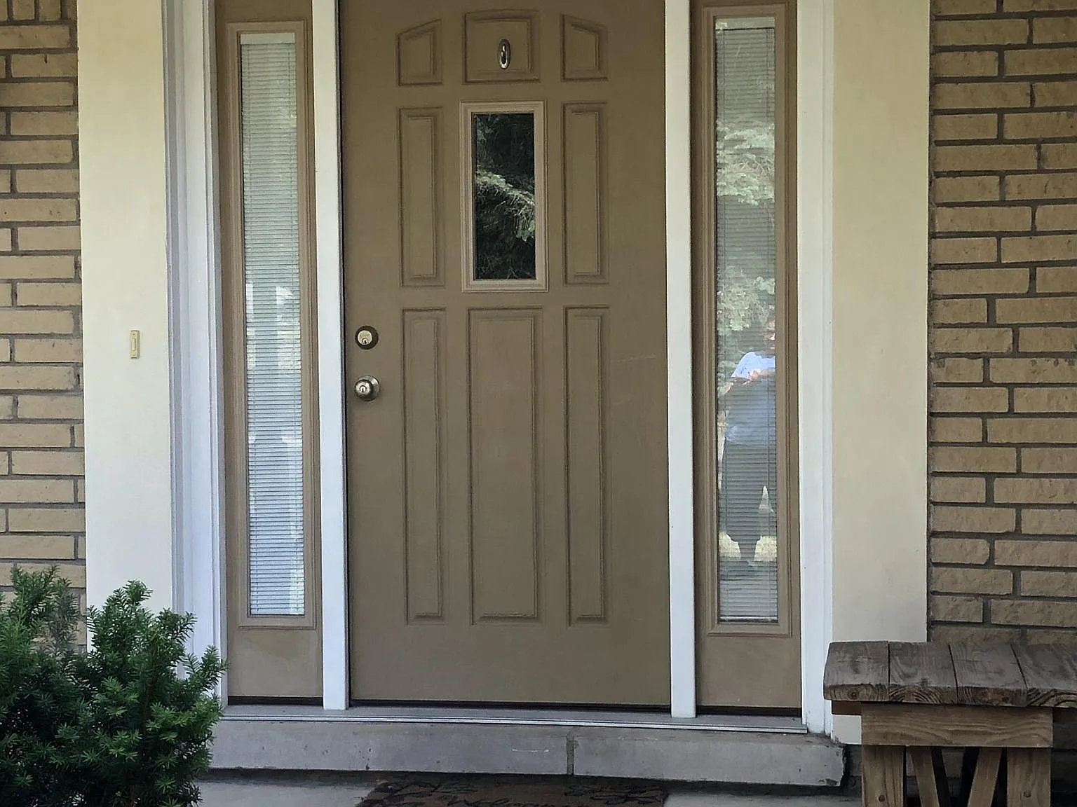 4 bed, 2.5 bath, 1900 sqft, $2,800 — Photo 1