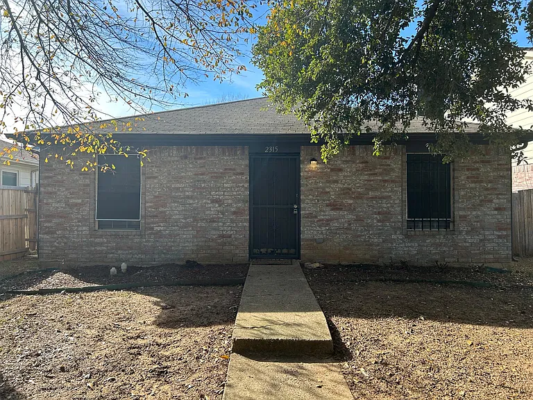 2315 Summit Ln — Photo 3