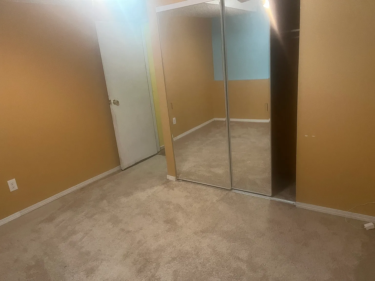 4 bed, 2000 sqft, $900 — Photo 2