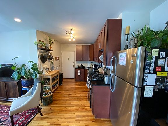 3rd image of 654 Saint Marks Ave #B6