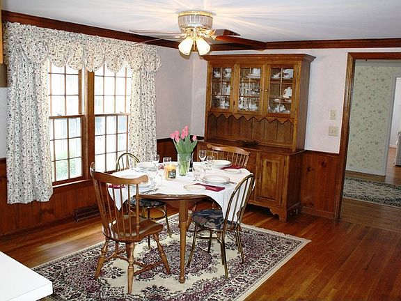 dining rm w/picture window