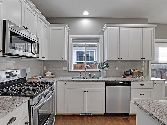4th image of 3393 NE 74th Ave