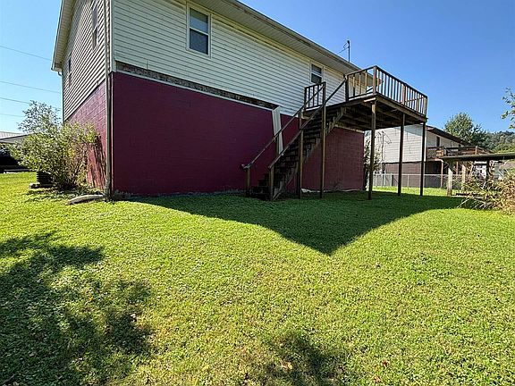 4th image of 527 Lynn Rd