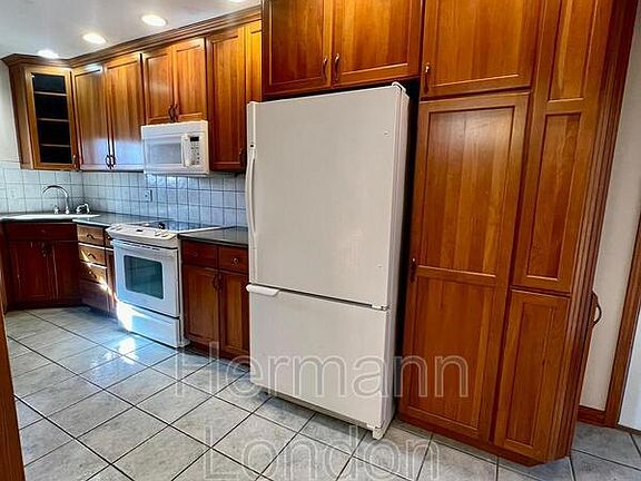 3rd image of 1275 Saint Catherine St