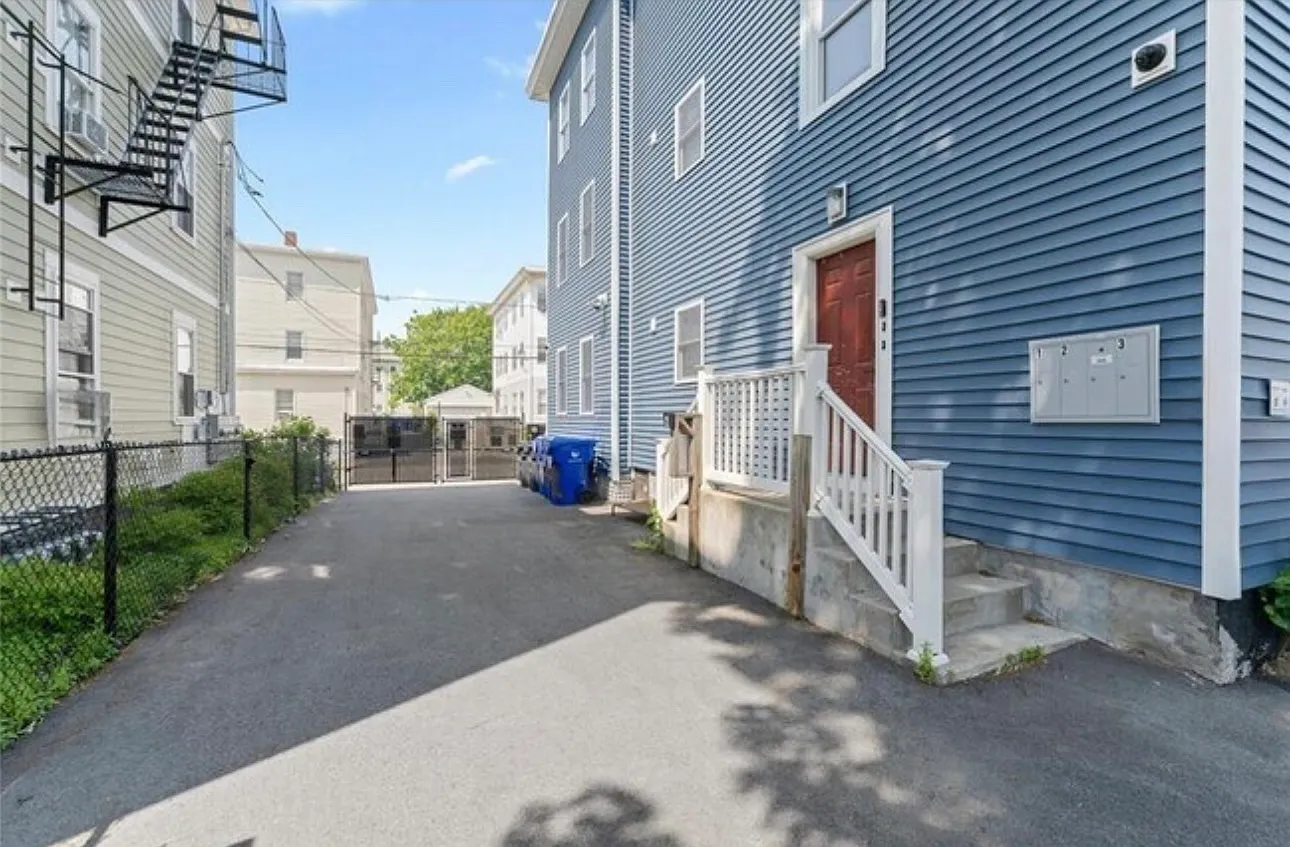 75 John St — Photo 2