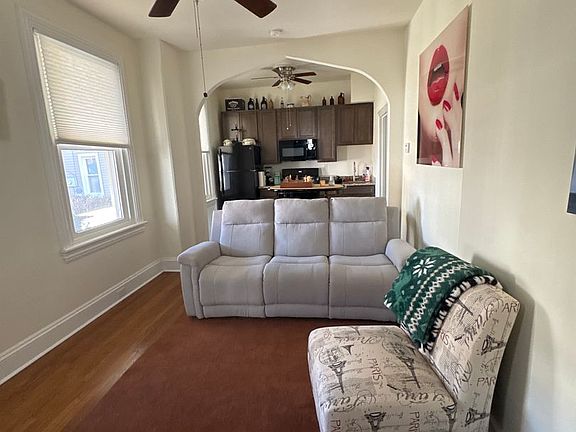 4th image of 322 E Broad St Floor 1