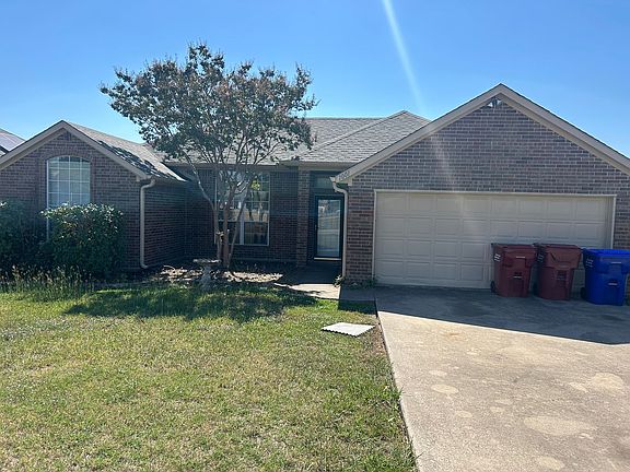 4th image of 1001 Brookhaven Dr