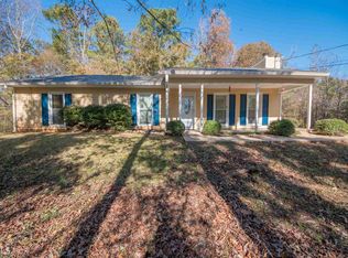 35 Maple Ridge Dr, Hogansville, GA 30230