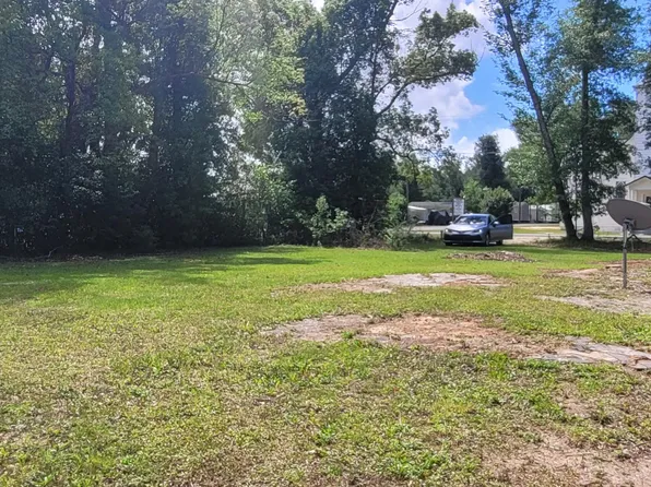 2031 Finley Ave, Grand Ridge, FL 32442