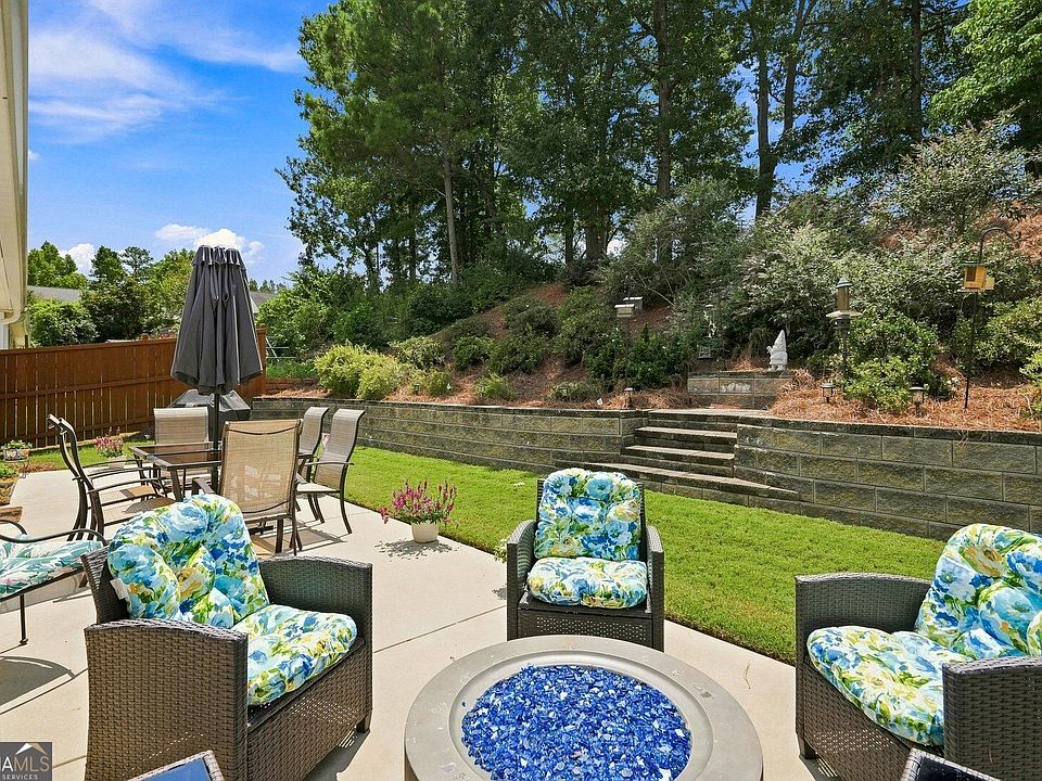 2nd image of 1003 Noble Oak Ct