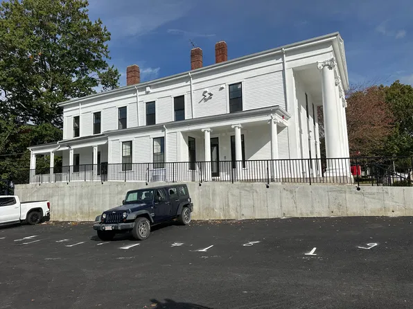 386 High St, Fall River, MA