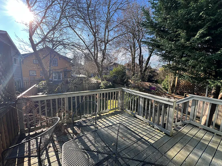 2124 SE Salmon St — Photo 3