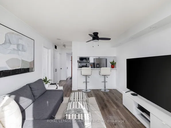 880 Dundas St W #909, Mississauga, ON L5C 4H3