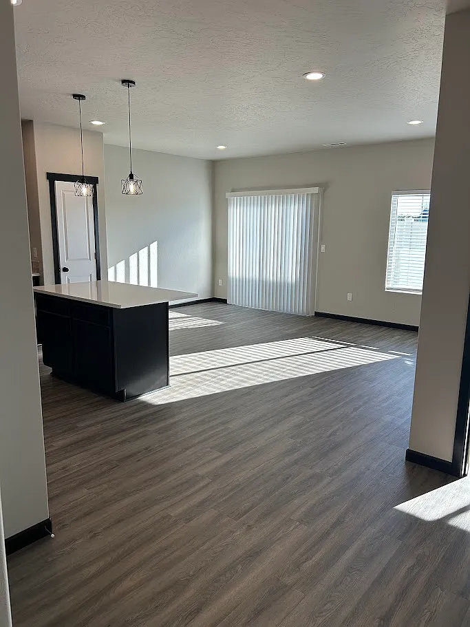 2 bed, 1048 sqft, $1,750 — Photo 3