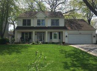 1195 Williamsburg Cir, Grayslake, IL