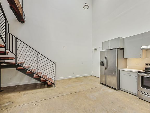 4th image of 674 23rd St #15