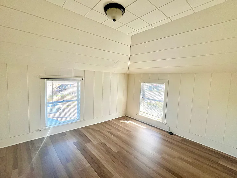 8421 N Fiske Ave — Photo 29