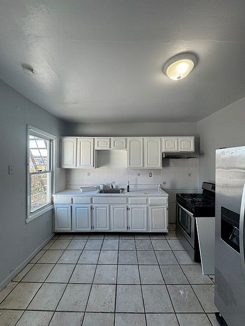 1st image of 42-44 Vineyard Ave #2