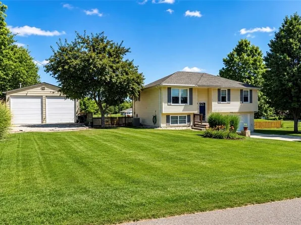 902 Plattsburg St, Lathrop, MO 64465