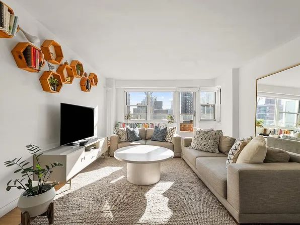 300 E 71st St APT 18C, New York, NY 10021