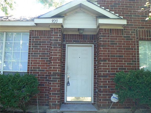 4th image of 920 Crestwood Dr