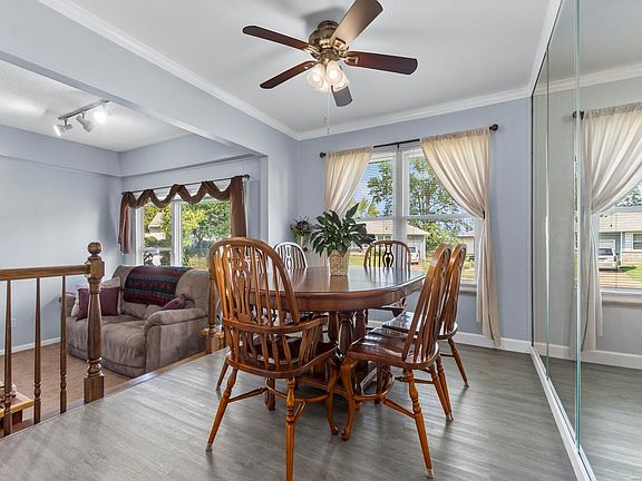 5th image of 43 Buckley Meadows Dr