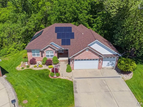 5 Chariot Ct, Glen Carbon, IL 62034