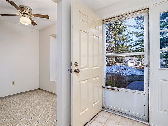 2nd image of 303 Ridgefield Cir #A