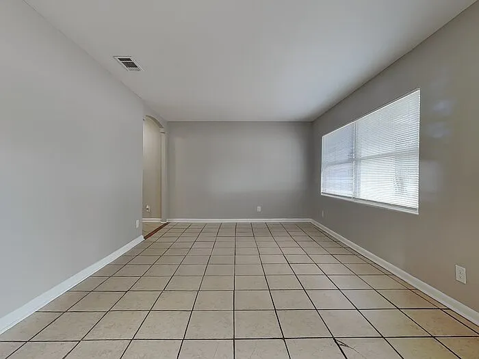 10927 Regency Dr — Photo 3