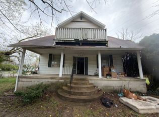 805 S Hickory St, Centralia, IL 62801