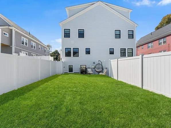 11 Lowell St #B, Arlington, MA 02476